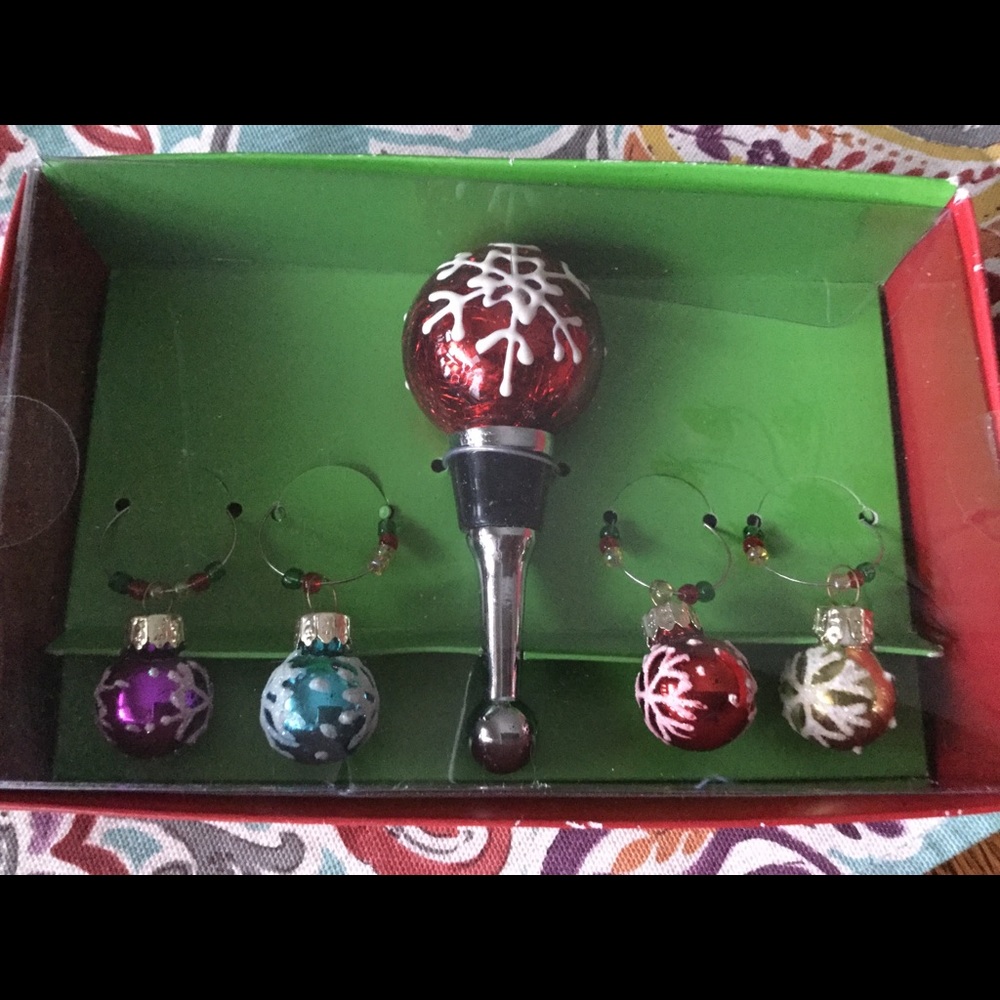 Holiday drink charms & bottle stopper